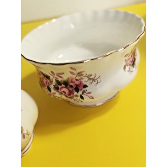 Royal Albert Lavender Rose Cream & Sugar Bowl Set Like New - Picture 5 of 16